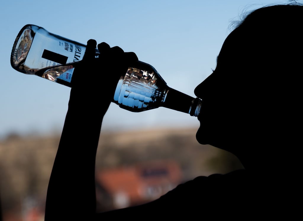 Trinken bis der Arzt kommt - das kommt bei Kindern und Jugendlichen aus Sachsen-Anhalt seltener vor. (Symbolbild)