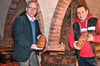 Pfarrer Teja Begrich (links) und Bäckermeister Daniel Wittstock präsentieren den Havelberger Domstollen, den es erstmals in der Vorweihnachtszeit zu kaufen gibt. Die ersten Backwerke sind bei der Lagerung im Keller des Dompfarrhauses vier Wochen lang gereift und gehen, nachdem sie veredelt wurden, nun in den Verkauf.