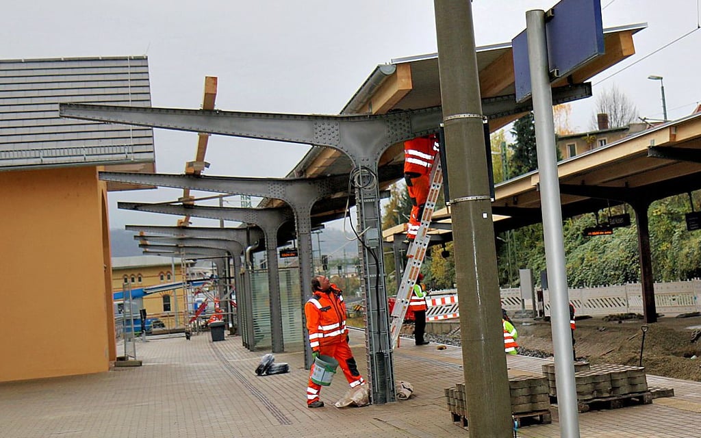 Arbeiten im Bahnhof Bad Kösen.