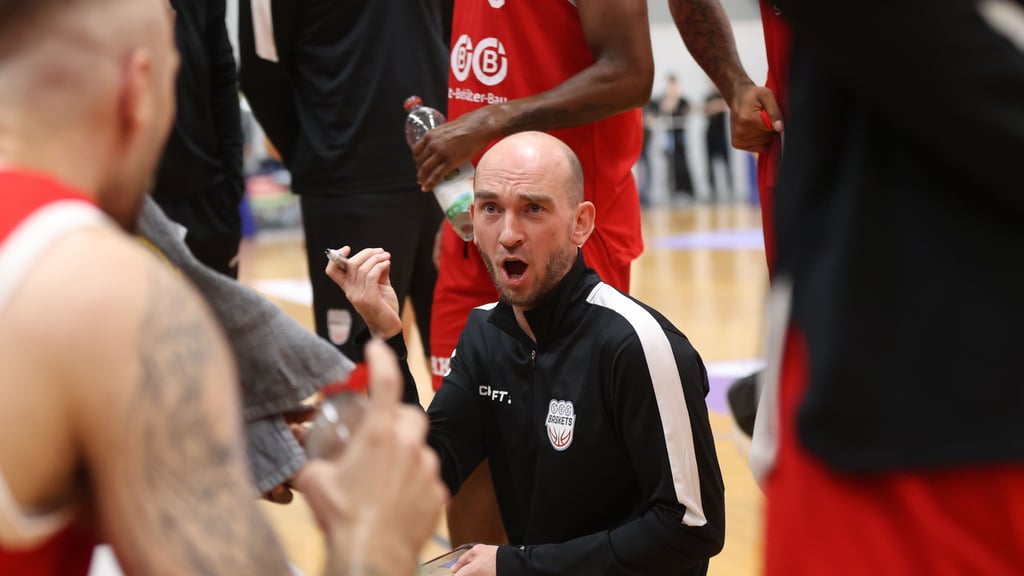 Trainer Eiko Potthast und die SBB Baskets sind der ärgste Verfolger von Tabellenführer Bayer Leverkusen.