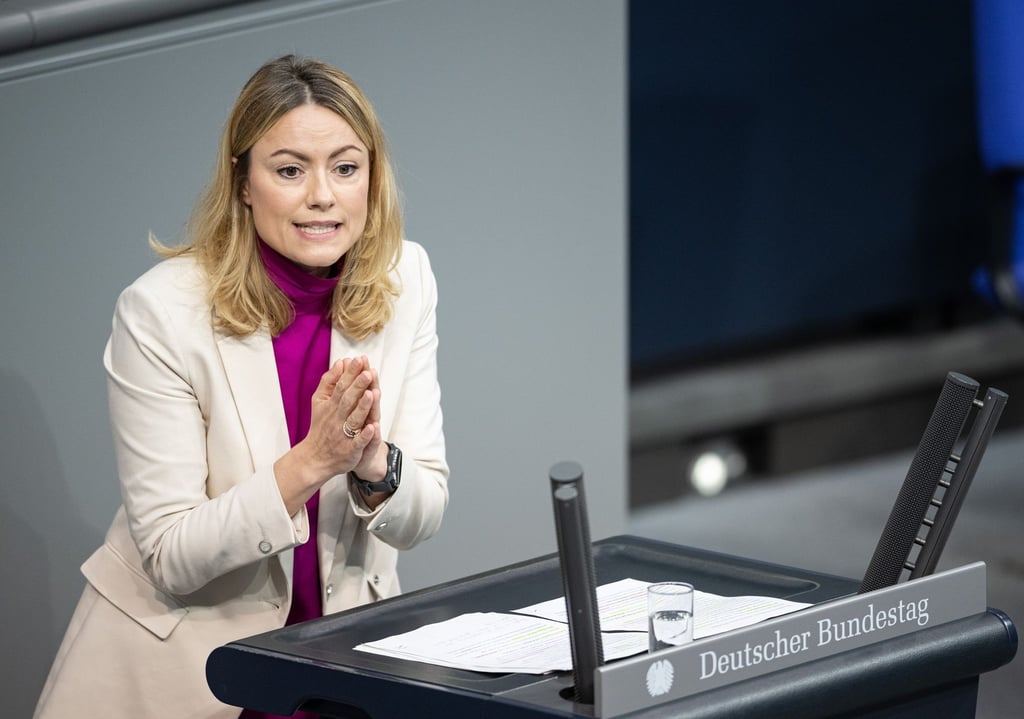 Linke-Politikerin Clara Bünger bewirbt sich bei der Bundestagswahl als Direktkandidatin in Dresden (Archivbild).