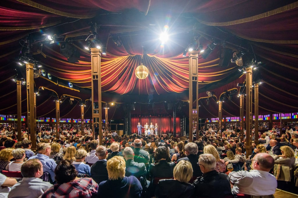 Schluss nach 20 Saisons: Für viele Menschen waren die Konzerte und Kabarett- und Kleinkunstauftritte beim Köstritzer Spiegelzelt Festival feste Termine in der Kulturjahrplanung. (Archivbild)