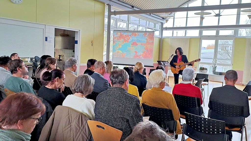 Eingeleitet wurde der Festakt zum Jubiläum mit einer musikalischen Andacht – gestaltet vom Theologischen Vorstand Gabriele Metzner.