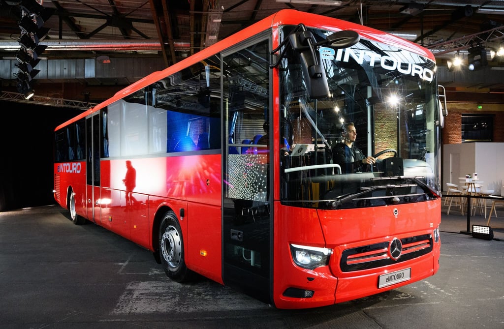 Der „Mercedes-Benz eIntouro“ soll ab 2026 an Kunden ausgeliefert werden.