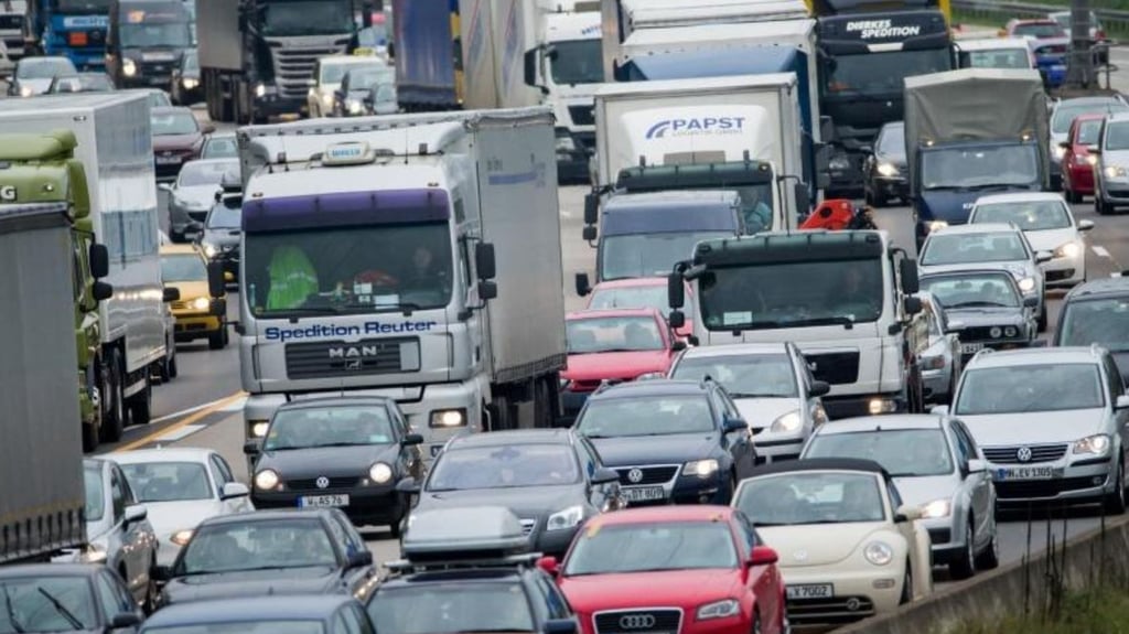 Die Autobahn 14 Richtung Magdeburg war bei Schönebeck wegen eines Feuerwehreinsatzes gesperrt.
