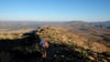 Wie die Savanne Afrikas: Ausblick beim Abstieg vom Mount Sonder.