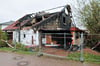 Blick auf die Brandruine. Das Doppelhaus ist nicht mehr bewohnbar. 