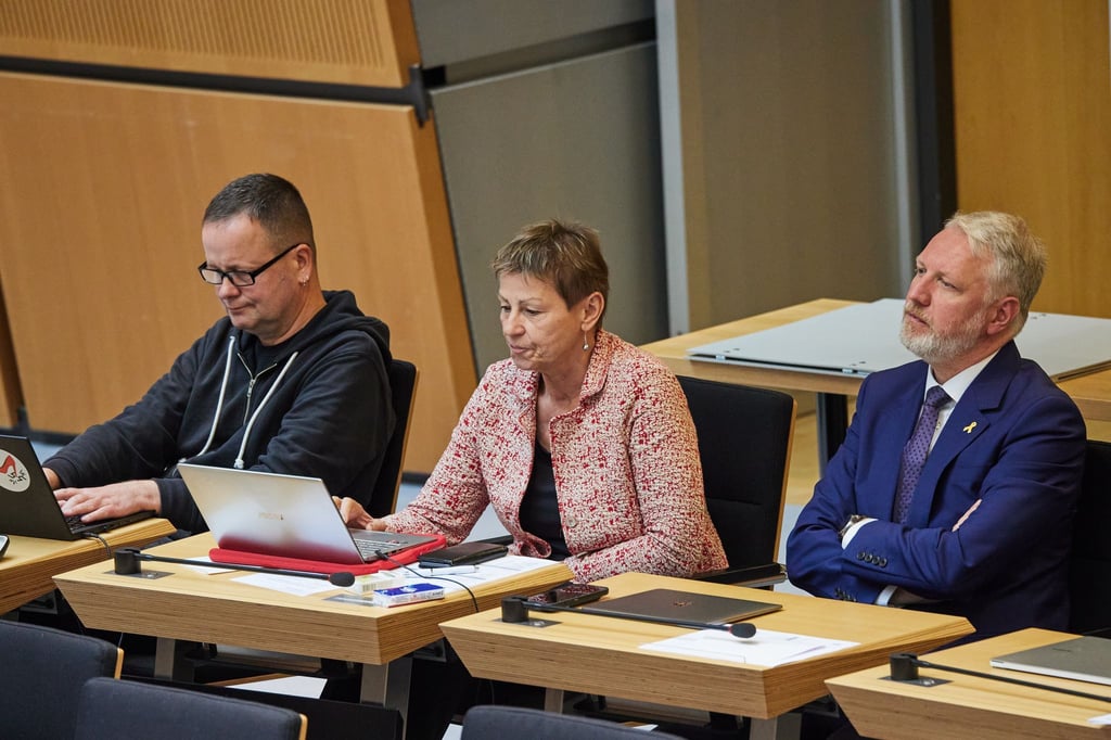 Klaus Lederer, Elke Breitenbach und Sebastian Scheel sind zwar aus der Linken ausgetreten, dürfen aber Teil der Fraktion bleiben. (Archivfoto)