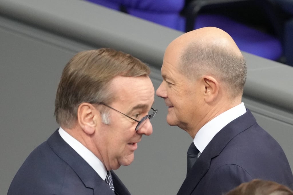 Olaf Scholz (r.) oder Boris Pistorius? Die sächsische SPD hält ihre Präferenz für einen Kanzlerkandidaten geheim. (Archivbild)
