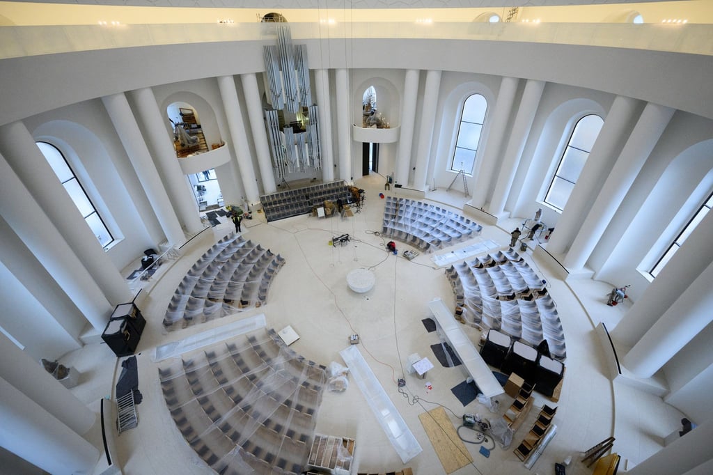 Der Innenraum mit Altar in der Mitte wurde umgebaut.