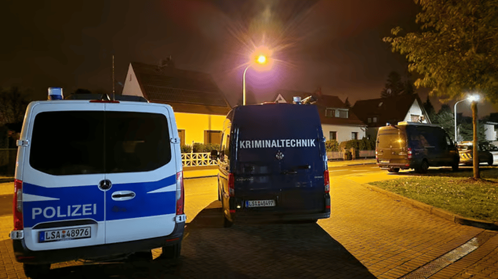 Die Polizei durchsuchte die Wohnung eines 54-Jährigen in Halle und fand Substanzen, mit denen die Herstellung von Sprengstoff möglich gewesen wäre.