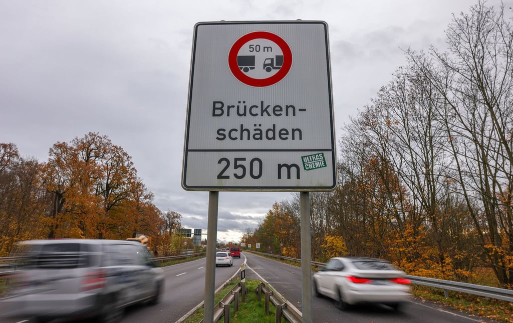 Bei 19 Brücken auf Bundes- und Staatsstraßen in Sachsen werden Sonderprüfungen durchgeführt.