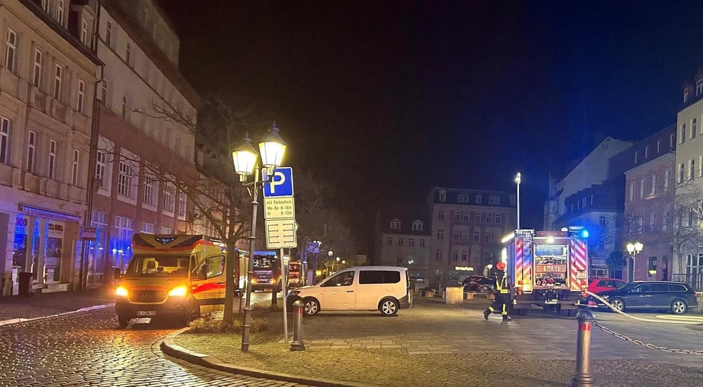 Am frühen Morgen des 20. November wurde die Zeitzer Feuerwehr zu einem Großbrand am Neumarkt 4 in Zeitz gerufen.