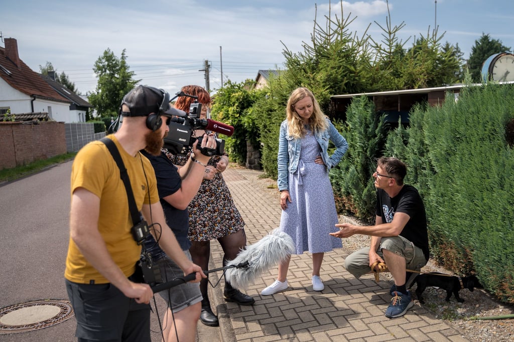 HIYA!-Reporterin Anna besucht in der ersten Folge Jenny und ihren Partner Jens.