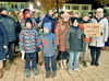 Der erste Bildungsmarsch durch Burg, hier am Gymnasium, vereinte am Montagabend verschiedene Generationen. 