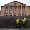 Heute befinden sich im „Haus der Geschichte“ in Suhl unter anderem das Stadtarchiv und das Magazin des Waffenmuseums. Vom 1950er Jahre erbauten Kulturhaus "7. Oktober“ existiert nur noch das unter Denkmalschutz stehende Portal.