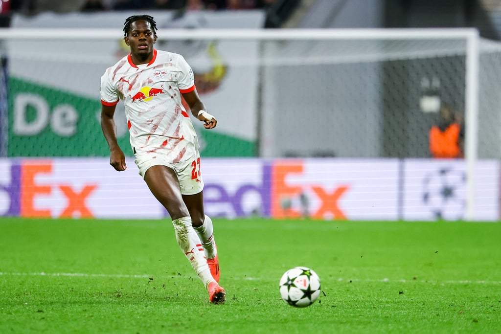 Castello Lukeba sieht mit Jürgen Klopp RB Leipzig titelreif.
