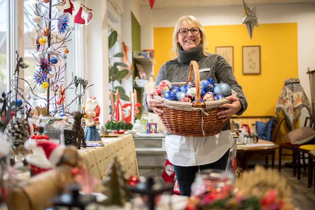 Alten Schmuck abgeben, neue Deko mitnehmen: Die Klimaschutz-Werkstatt in Bremerhaven organisiert eine Weihnachtsdeko-Tauschbörse.