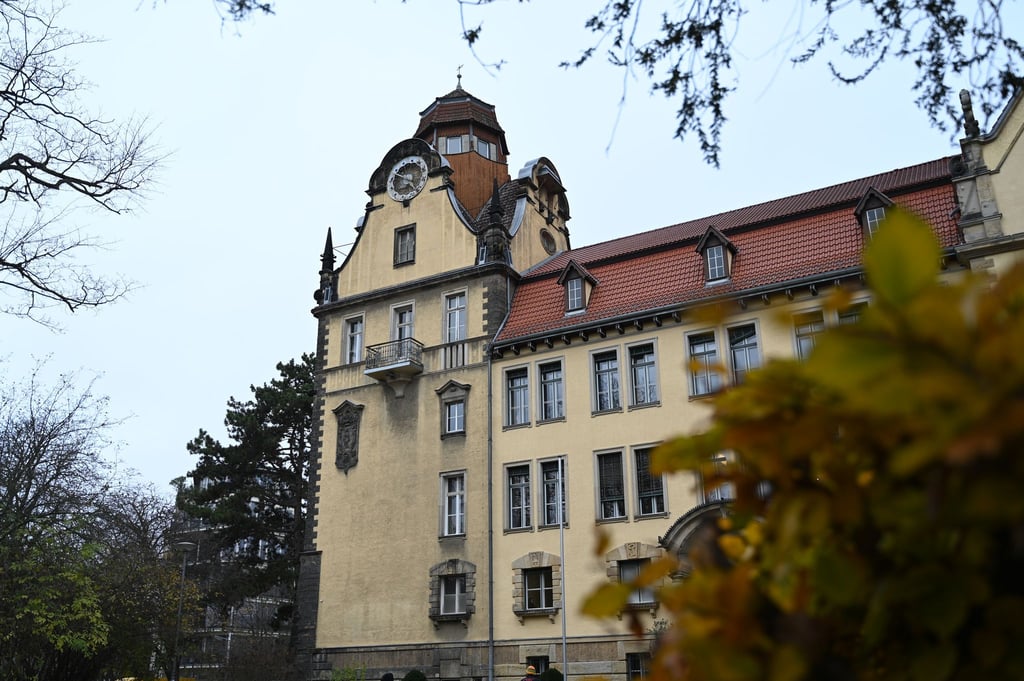 Lehrer der Friedrich-Bergius-Schule im Berliner Bezirk Tempelhof-Schöneberg rufen um Hilfe.