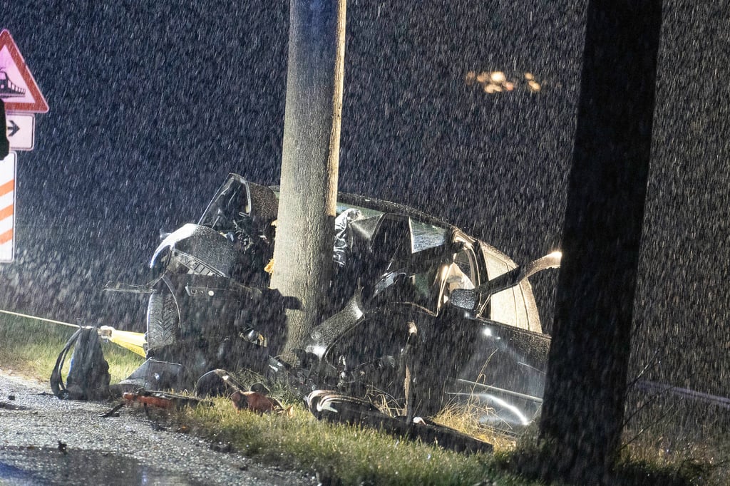 Ein 19-Jähriger ist bei dem Unfall in der Nähe von Zörbig ums Leben gekommen.