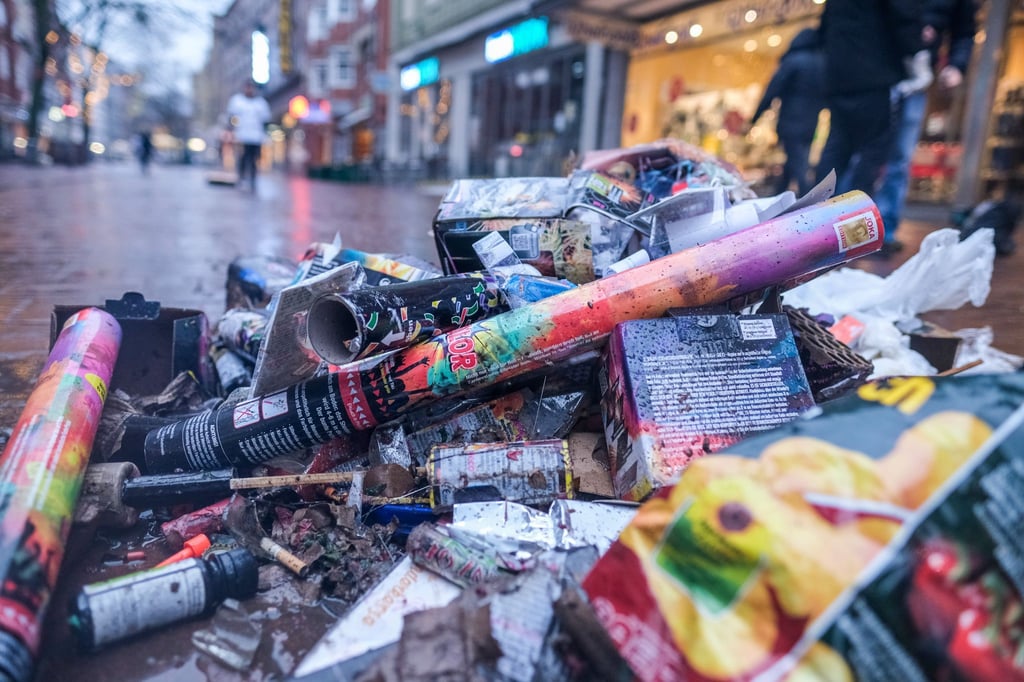 Bislang können Kommunen privates Silvesterfeuerwerk nur eingeschränkt regulieren. Bremen will erreichen, dass sich das ändert. (Symbolbild)