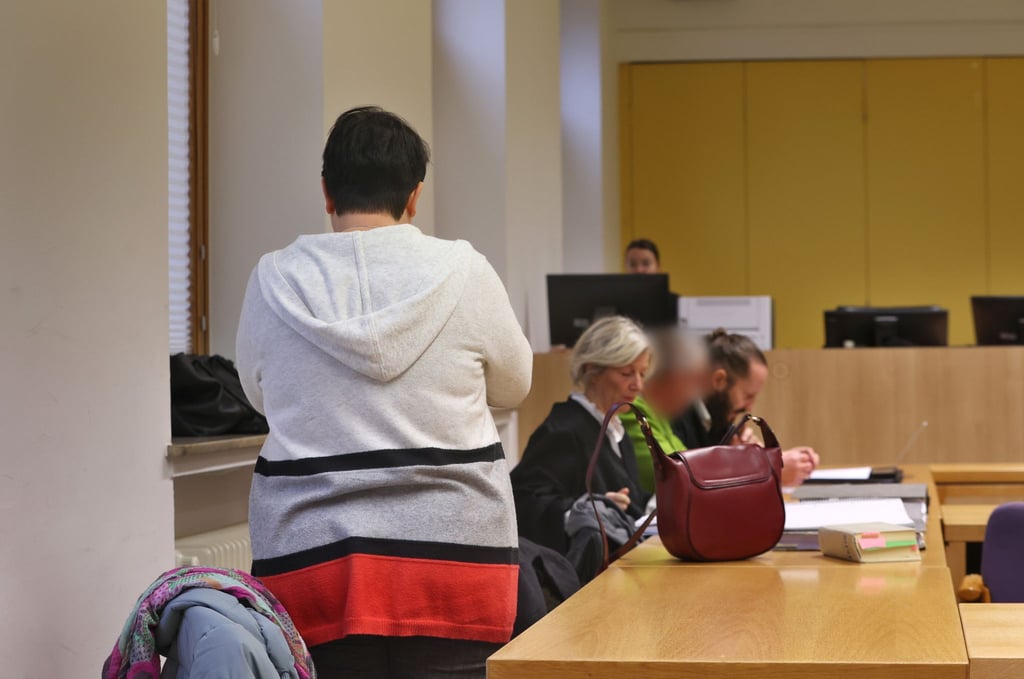 Die Angeklagte Mutter im Gerichtssaal des Landgerichts Schweinfurt: „Ich bin sehr traurig und fühle mich Pauline gegenüber sehr schuldig.“