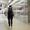 Ein herrenloser Koffer, aus dem Haare ragten, hat einen Polizeieinsatz am Erfurter Hauptbahnhof ausgelöst.