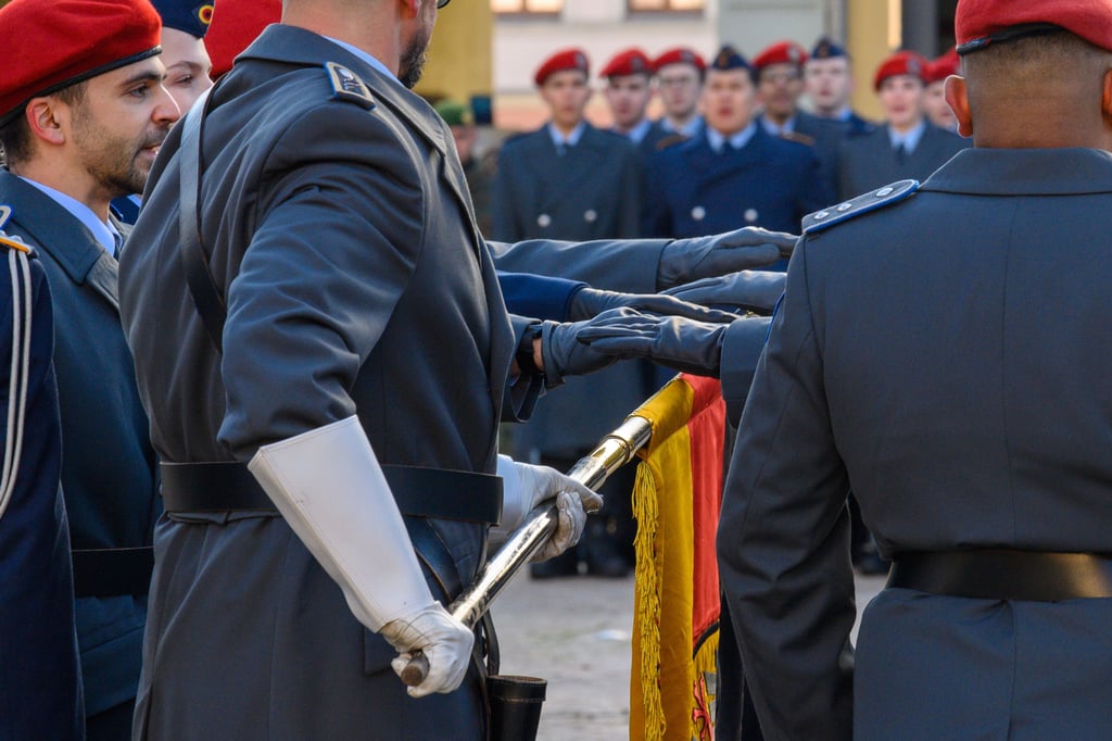 In Haldensleben ist es während des Bundeswehr-Gelöbnisses zu einem verfassungsfeindlichen Vorfall gekommen.