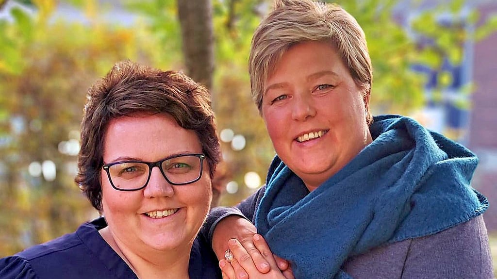 Nadine Albert (links) und Stephanie Reichert-Riemann übernehmen die Leitung des ambulanten Hospizdienstes Genthin-Jerichow-Havelberg.