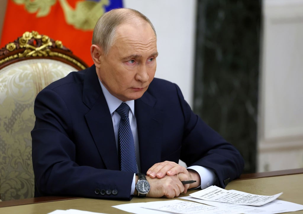 Putin fordert bei der Rede vor Militärs und Beamten des Rüstungskomplexes die Serienproduktion der neuen Rakete.