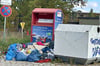 Eines der Probleme: ein überfüllter Kleidercontainer in Bad Kösens  Gerstenbergkpromenade.