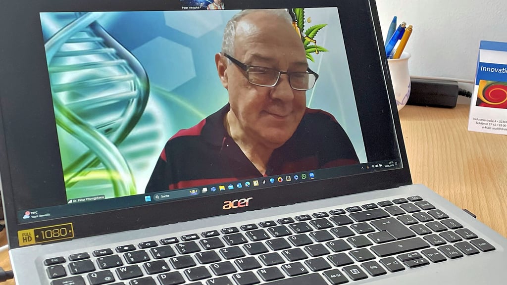 Peter Phongphaew (Foto) im Chat mit seinem Freund aus Kindertagen, Peter Westphal, und der Volksstimme.