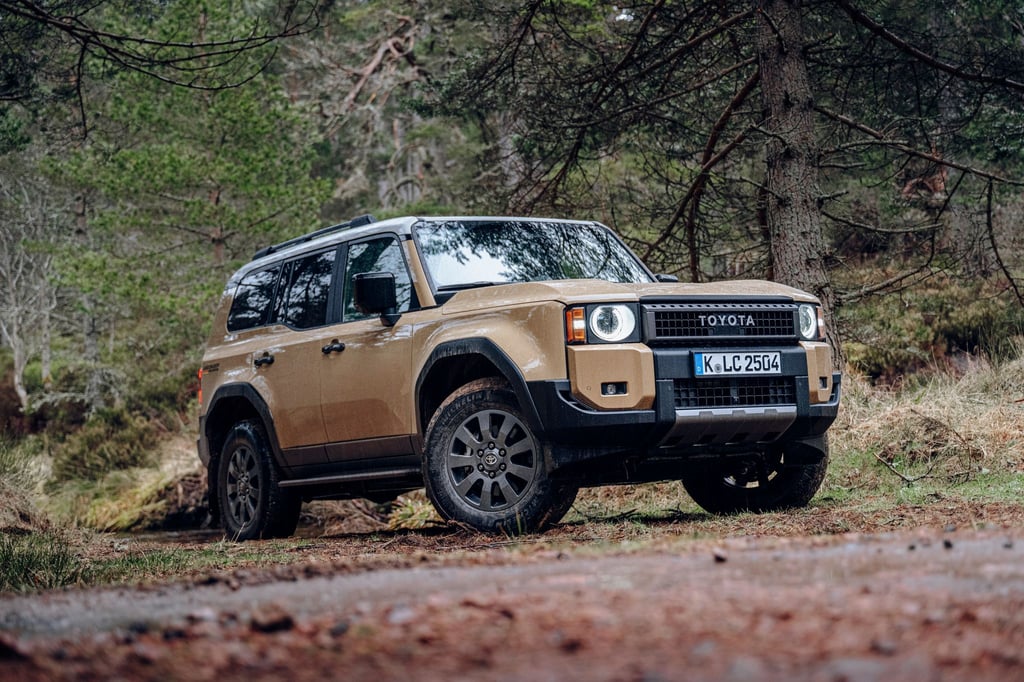 Rustikal und kantig: Die Neuauflage des Land Cruisers startet im Frühjahr zu Preisen ab 67.990 Euro.