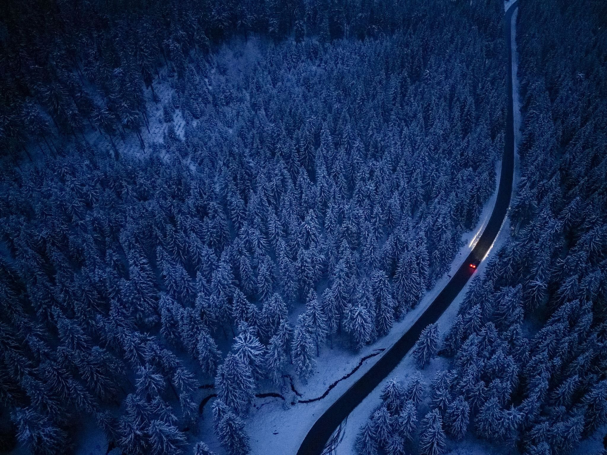 Schnee und Eisglätte So kommen Sie im Auto sicher durchs Winterwetter