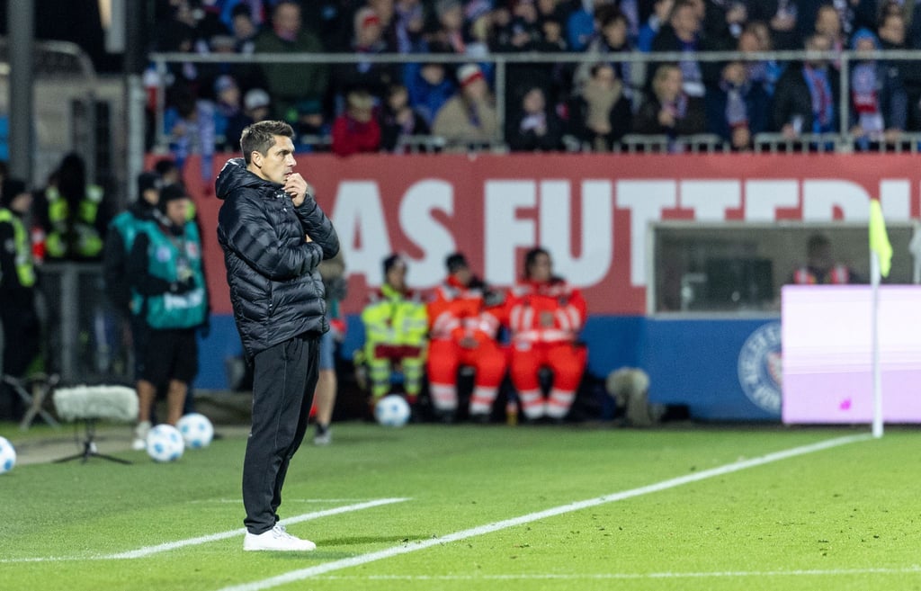 Muss sich Gedanken über die Leistung seiner Mannschaft machen: Holstein Kiels Trainer Marcel Rapp.