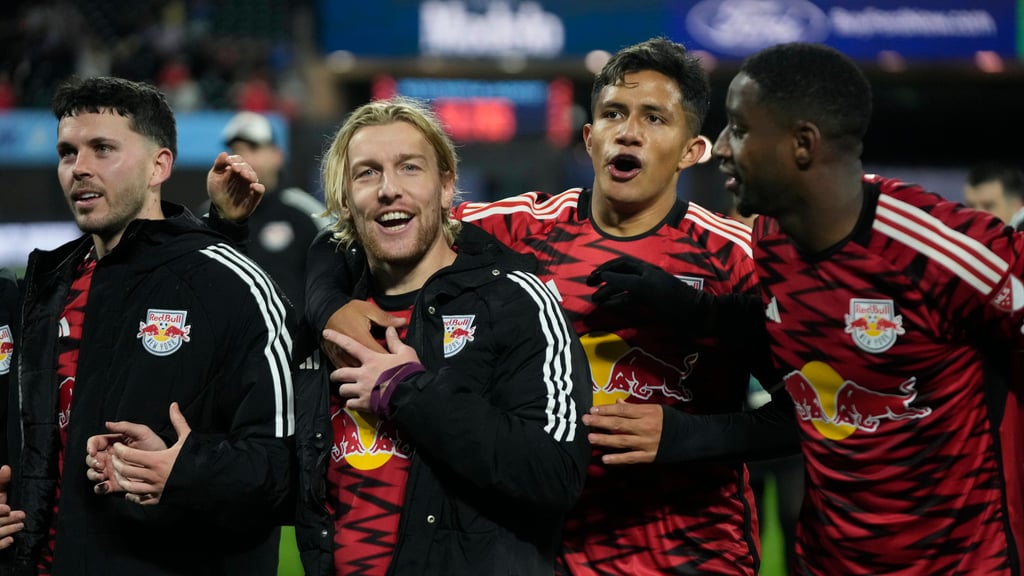 Emil Forsberg (2.v.l.) jubelt mit seinen Mannschaftskameraden nach dem Sieg gegen den New York City FC.