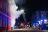 Am Freitagabend wurde die Feuerwehr zum Naumburger Moritzplatz gerufen. Dort stand eine in einem Gebäude befindliche Garage in Flammen. 