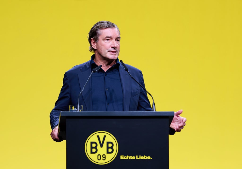 Michael Zorc stellt sich den BVB-Aktionären in einer Rede vor.