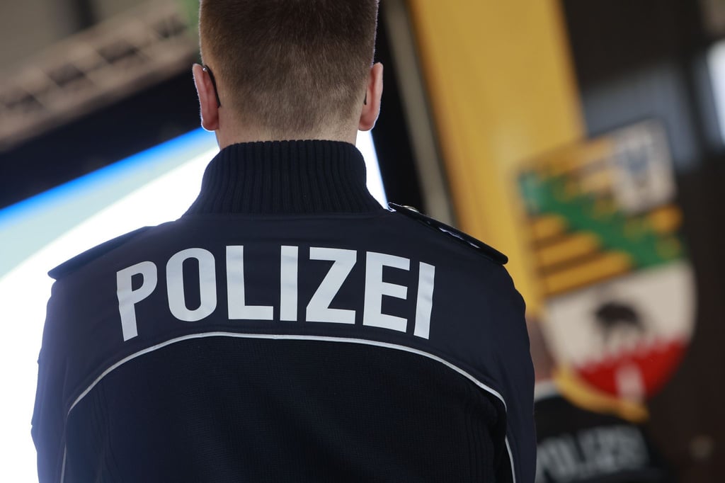 In Sachsen-Anhalt nimmt die Zahl der Bedrohungen gegen Polizeibeamte zu. (Archivfoto)