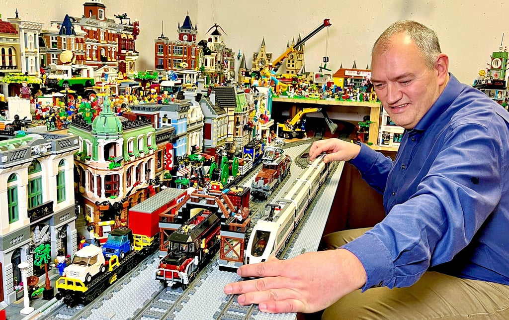 Oliver Berg zeigt bei der Modellbahnausstellung am Wochenende im Stadtteilhaus auch seine riesige Lego-Anlage.