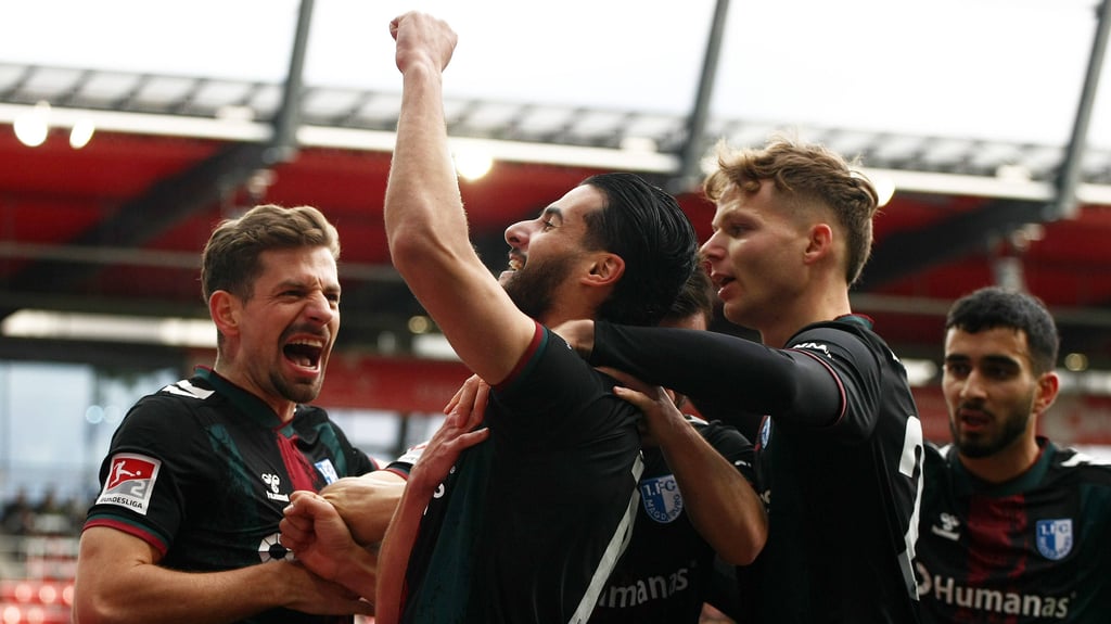 Der 1. FC Magdeburg gewann in der 2. Bundesliga gegen Jahn Regensburg. Das goldene Tor schoss FCM-Spieler Mo El Hankouri bereits in der 10. Spielminute.