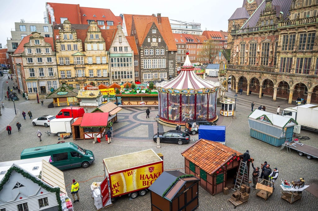 Zum Weihnachtsmarkt in Bremen kommen jährlich zahlreiche Besucherinnen und Besucher. (Archivbild)