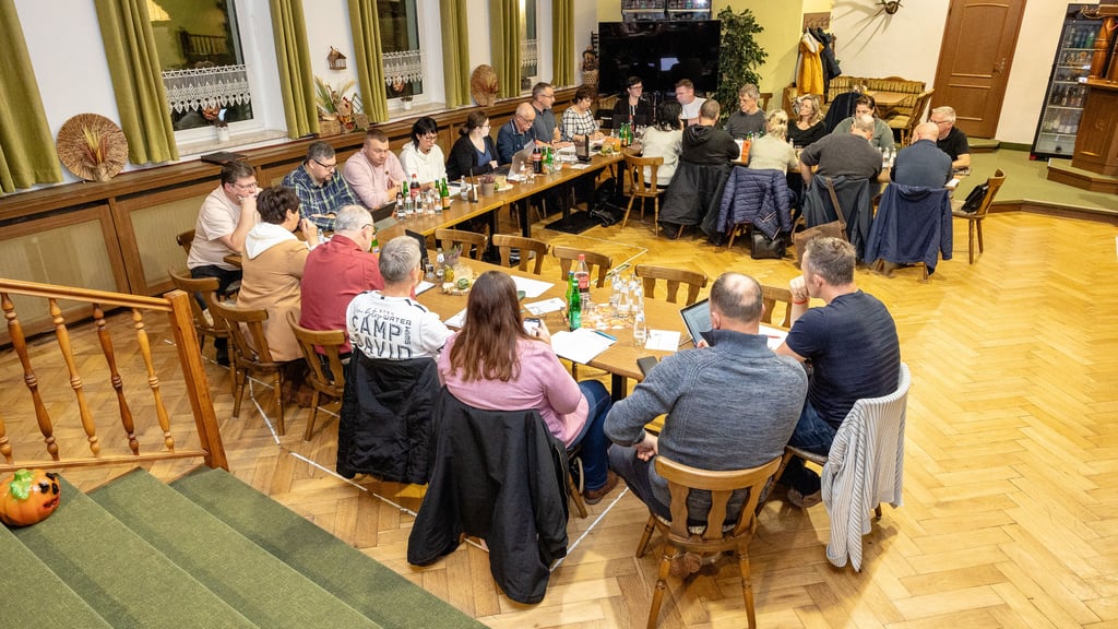 Der Stadtrat Annaburg tagt im Saal der Friedenseiche Axien.