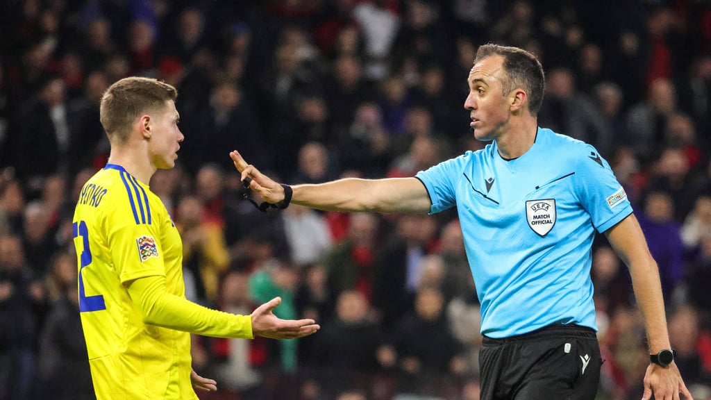 Schiedsrichter Joao Pinheiro im Länderspiel zwischen Albanien und der Ukraine.