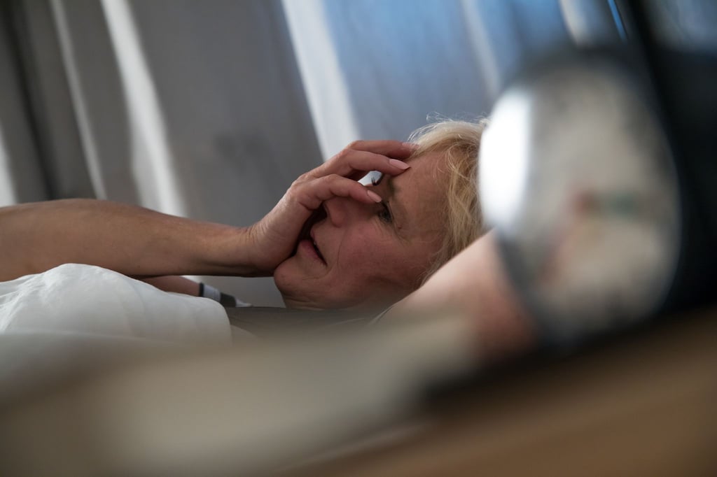 Hitzewallungen zählen zu den typischen Beschwerden der Wechseljahre. Und sie können Frauen die Nächte ordentlich vermiesen.