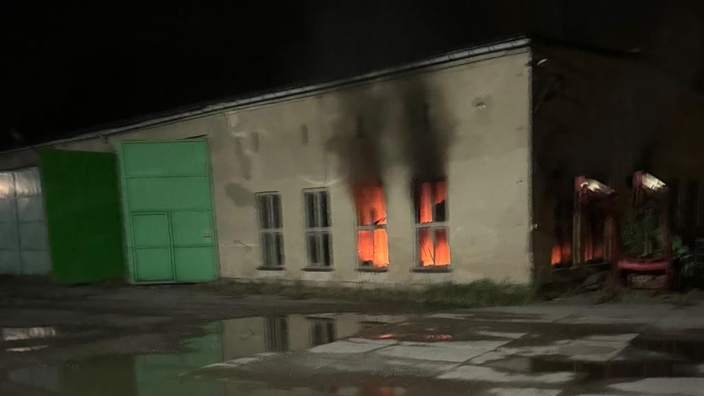 Ein Lager im Werkstattgebäude der Agrargenossenschaft Hamersleben hat am Montagabend gebrannt.