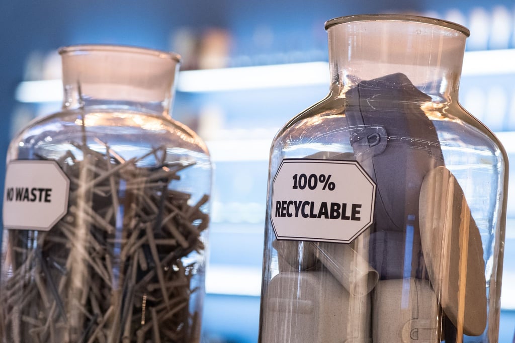 Irreführend statt hilfreich: Viele Produkte werden als „biobasiert“ oder „wiederverwendbar“ beworben. Doch rechtlich sind die Begriffe überwiegend nicht definiert.