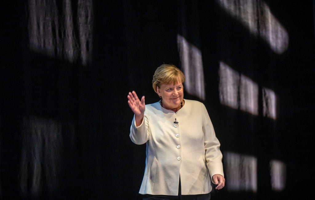 Die frühere Bundeskanzlerin Angela Merkel gibt sich bei der Vorstellung ihrer Memoiren schlagfertig und ein wenig selbstkritisch.