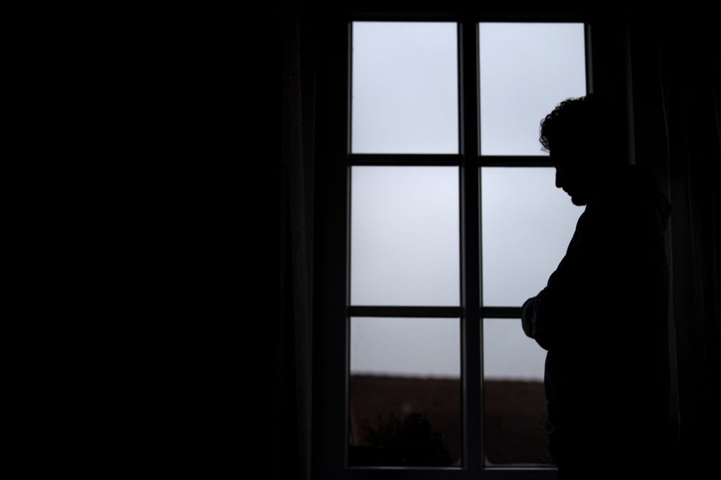 Ein Familienmitglied psychisch leiden zu sehen, tut Angehörigen weh - sie wollen helfen. Doch dazu braucht es Hilfe.