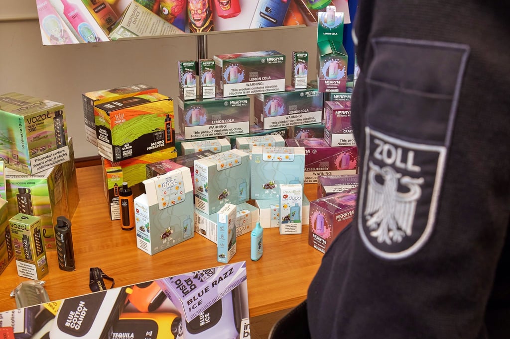 500 Polizisten und Zöllner waren im Einsatz und beschlagnahmten die E-Zigaretten.
